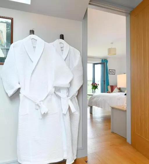 Bed and Breakfast Water Edge