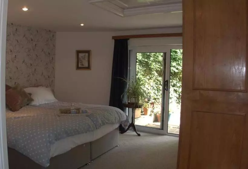 Bed and Breakfast Water Edge