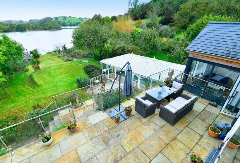 Bed and Breakfast Water Edge