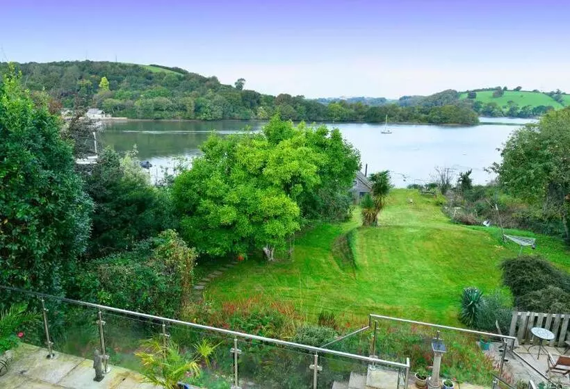 Bed and Breakfast Water Edge