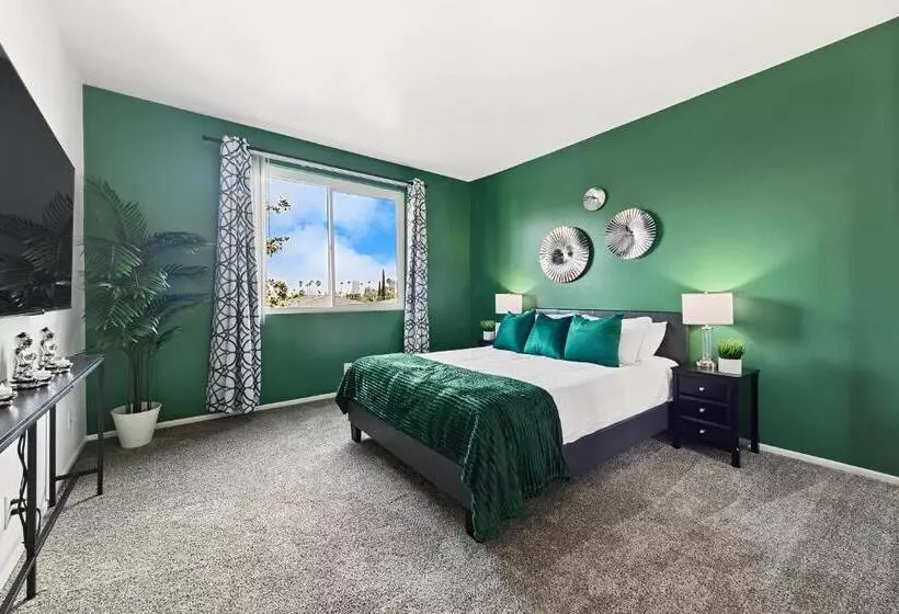 Beverly Hills Glamour Oasis 2 Br Apt With Parking 304