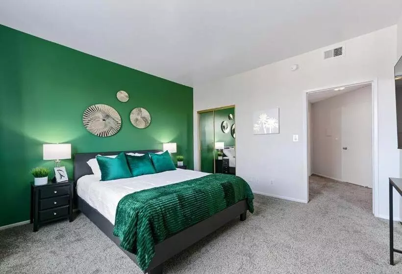 Beverly Hills Glamour Oasis 2 Br Apt With Parking 304