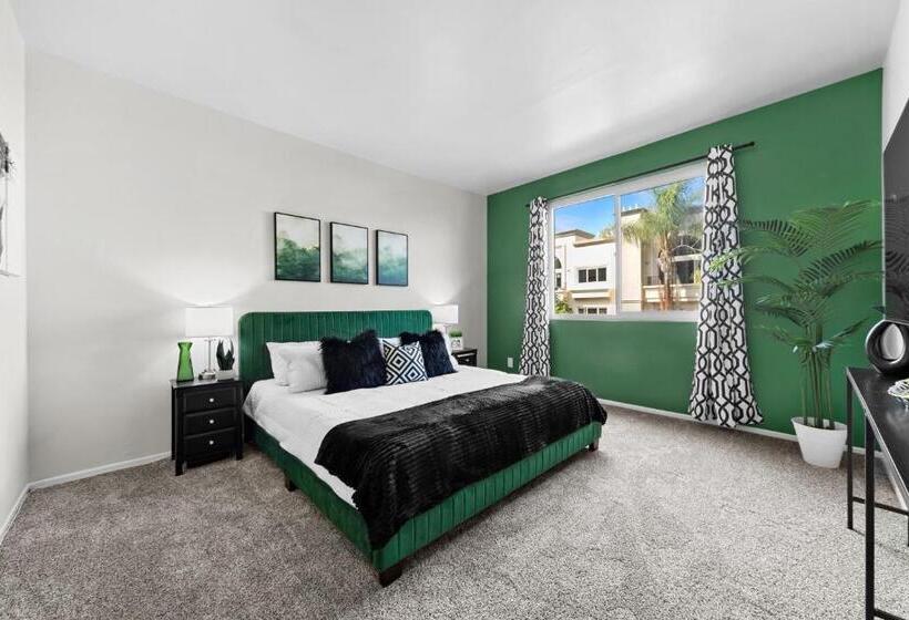 Beverly Hills Glamour Oasis 2 Br Apt With Parking 304