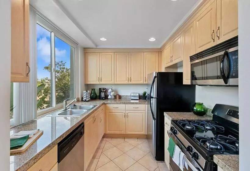 Beverly Hills Glamour Oasis 2 Br Apt With Parking 304