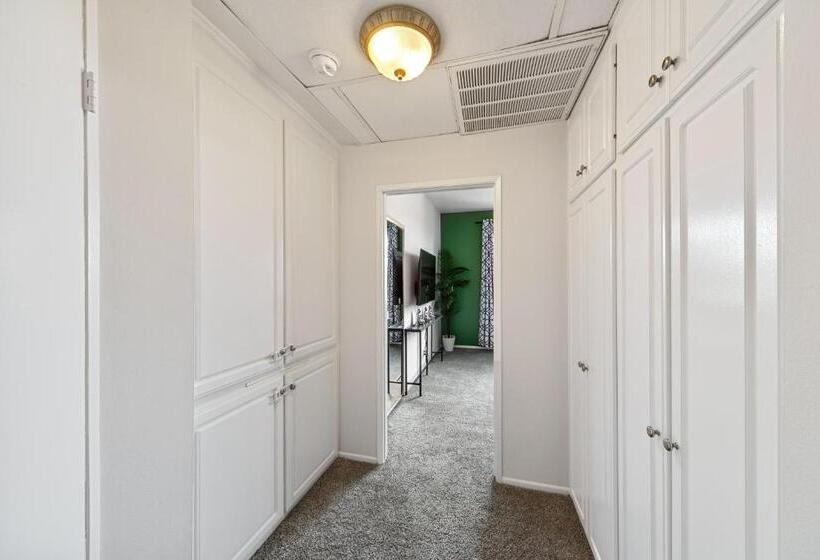 Beverly Hills Glamour Oasis 2 Br Apt With Parking 304