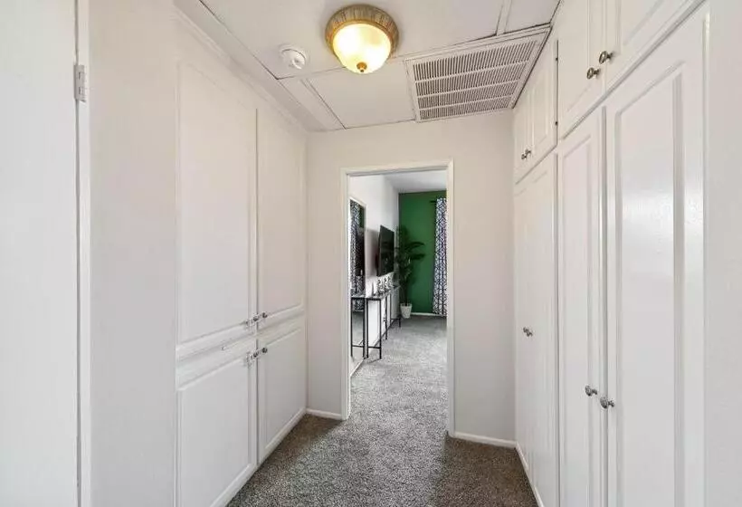 Beverly Hills Glamour Oasis 2 Br Apt With Parking 304