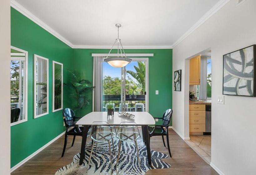 Beverly Hills Glamour Oasis 2 Br Apt With Parking 304