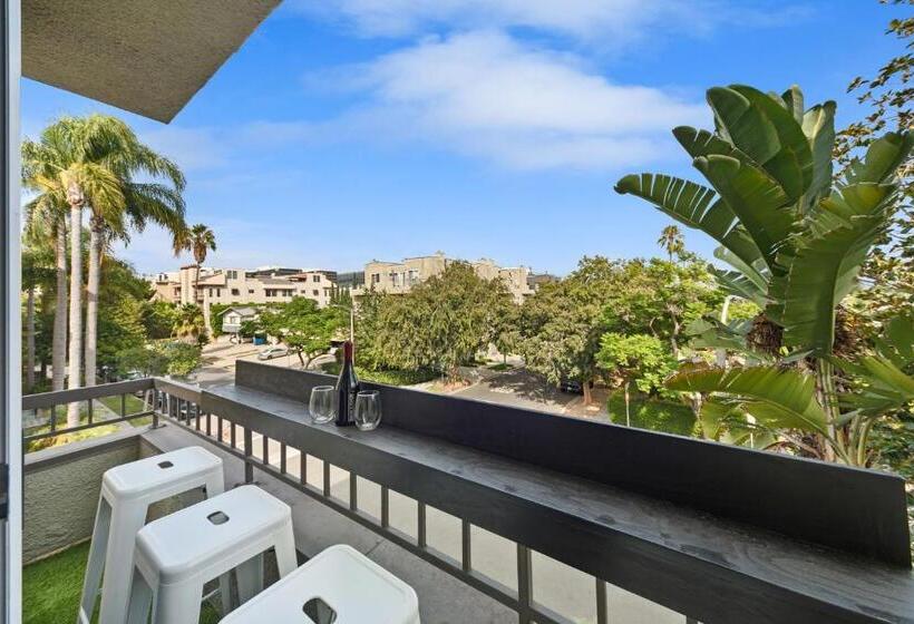 Beverly Hills Glamour Oasis 2 Br Apt With Parking 304