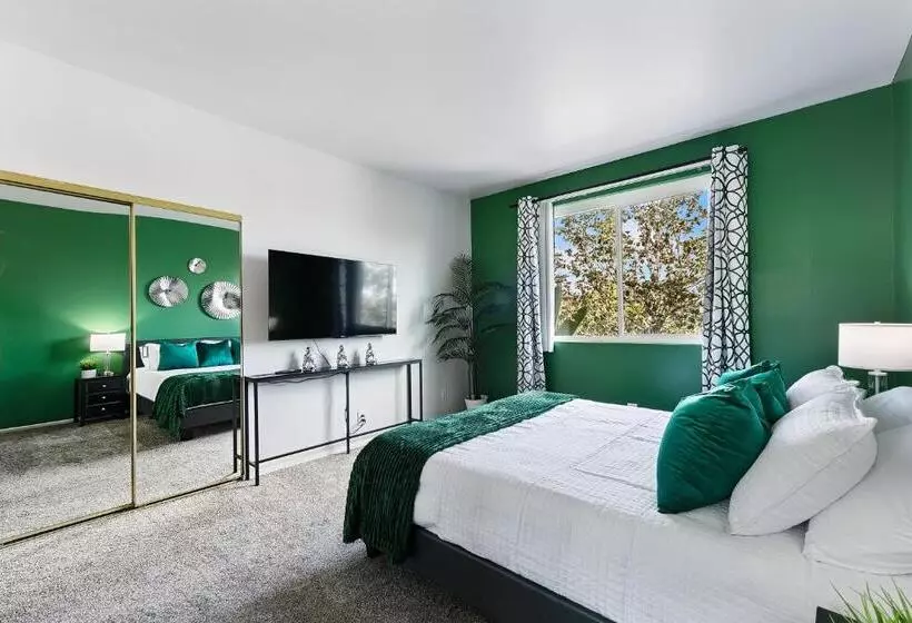 Beverly Hills Glamour Oasis 2 Br Apt With Parking 304