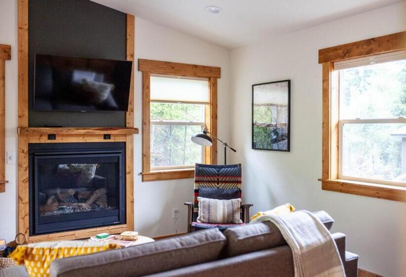 Hotel Backwoods Cabins