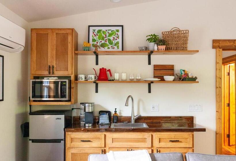 Hotel Backwoods Cabins