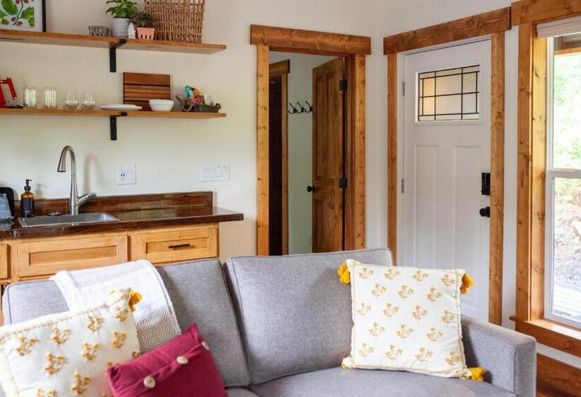 Hotel Backwoods Cabins