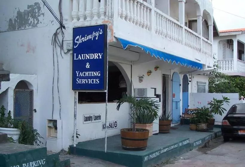 هتل کپسول Shrimpy S Waterfront Hostel And Crew Quarters