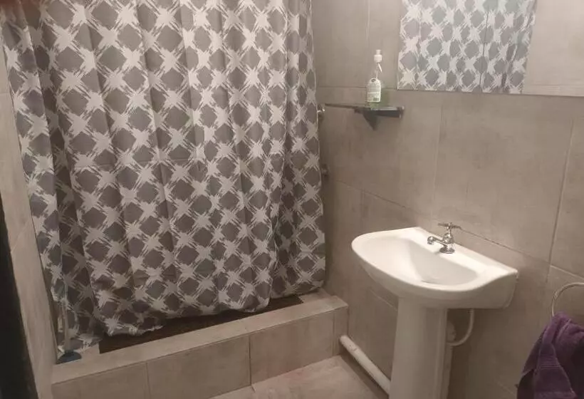 هتل کپسول Shrimpy S Waterfront Hostel And Crew Quarters