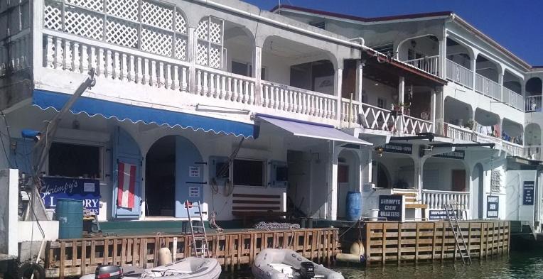 هتل کپسول Shrimpy S Waterfront Hostel And Crew Quarters