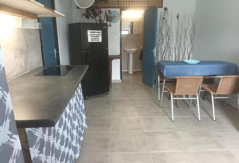 هتل کپسول Shrimpy S Waterfront Hostel And Crew Quarters