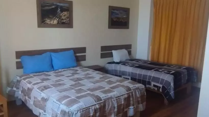 ホテル Hostal Los Andes   Espinar