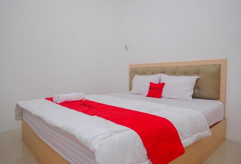 בית מלון כפרי Reddoorz Syariah Near Alun Alun Temanggung