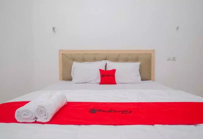 Hotelli Reddoorz Syariah Near Alun Alun Temanggung