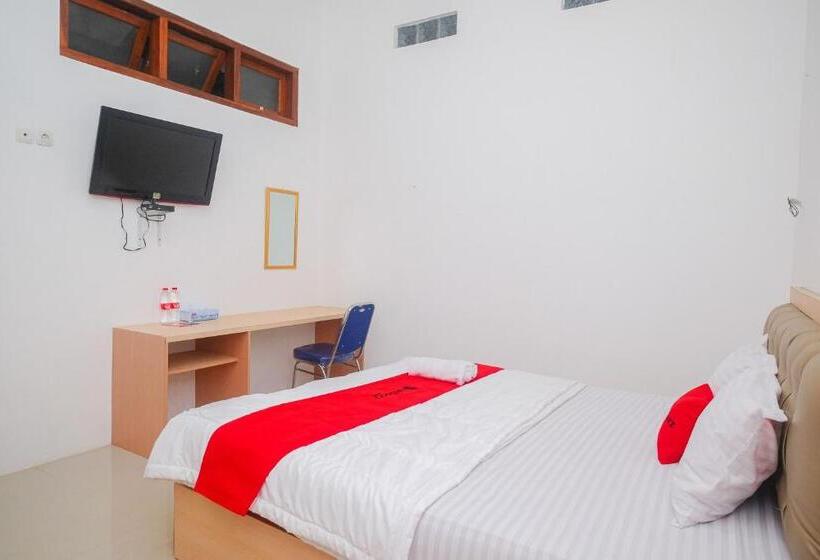 בית מלון כפרי Reddoorz Syariah Near Alun Alun Temanggung