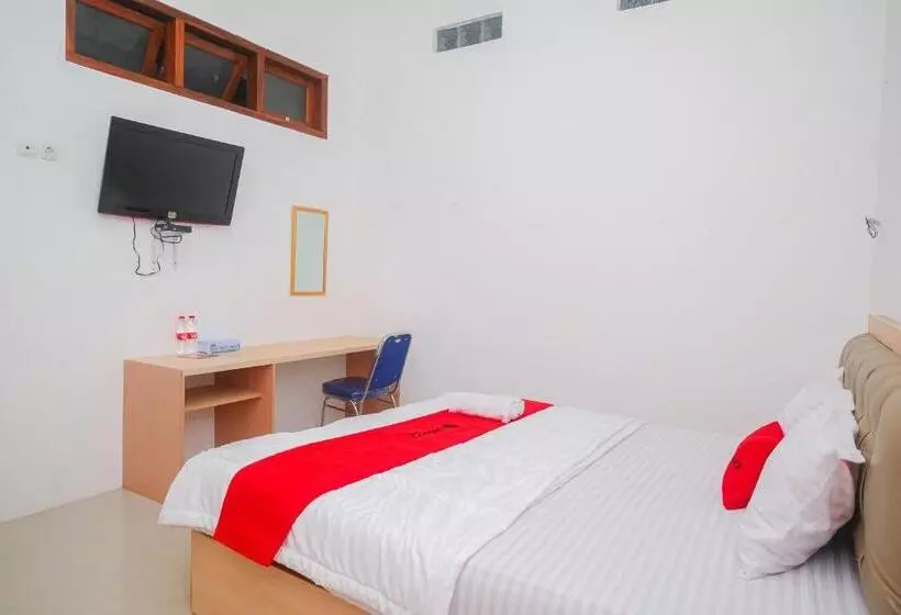 Hotelli Reddoorz Syariah Near Alun Alun Temanggung