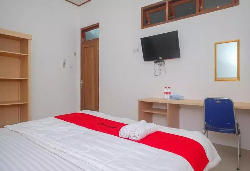 Hotelli Reddoorz Syariah Near Alun Alun Temanggung