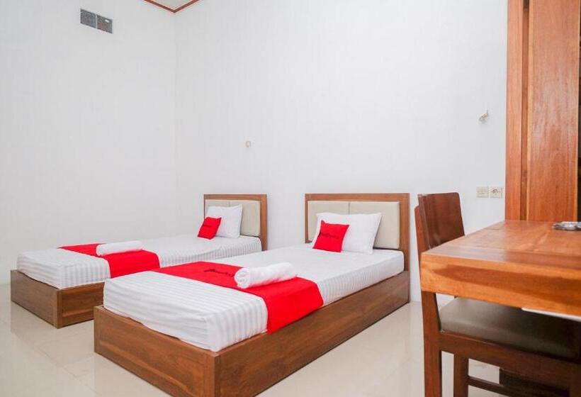 בית מלון כפרי Reddoorz Syariah Near Alun Alun Temanggung