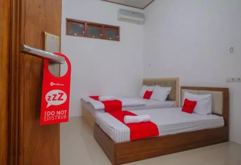 Hotelli Reddoorz Syariah Near Alun Alun Temanggung