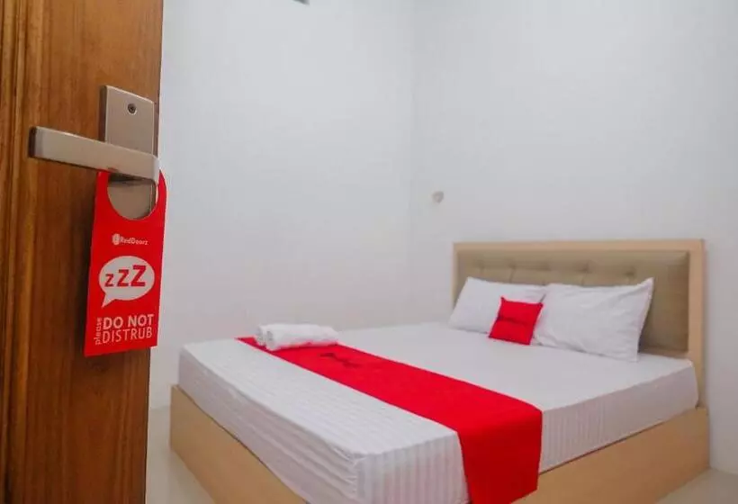 Hotelli Reddoorz Syariah Near Alun Alun Temanggung