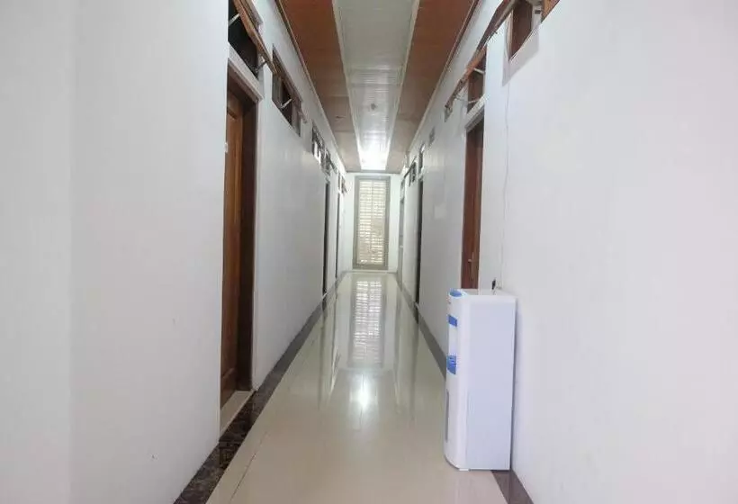 Hotelli Reddoorz Syariah Near Alun Alun Temanggung