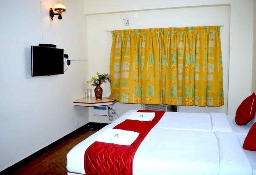 Hotel Vel Residency