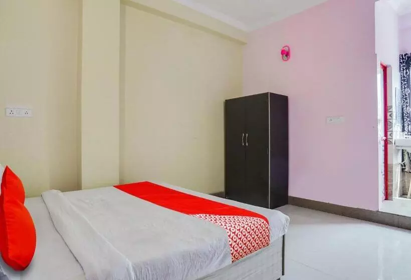 Oyo Flagship Radhe Radhe Hotels