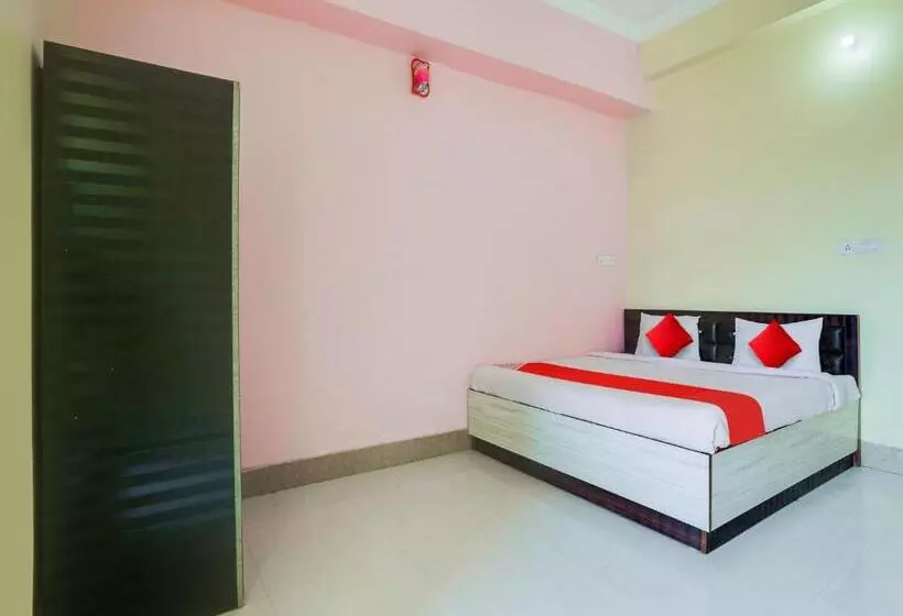 Oyo Flagship Radhe Radhe Hotels