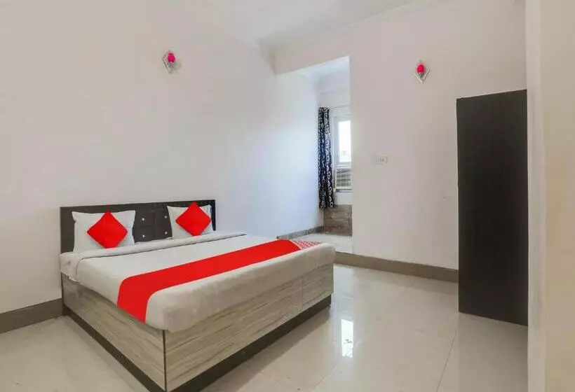 Oyo Flagship Radhe Radhe Hotels