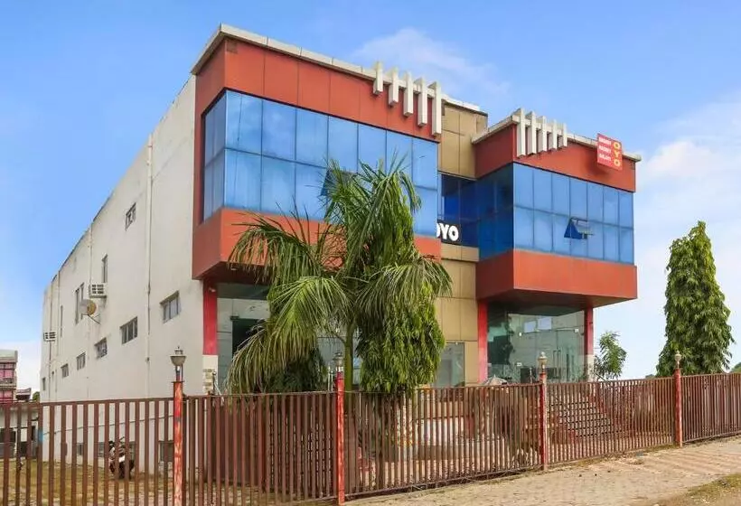 Oyo Flagship Radhe Radhe Hotels