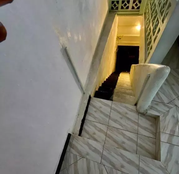 ペンション Nomad Cave Stonetown