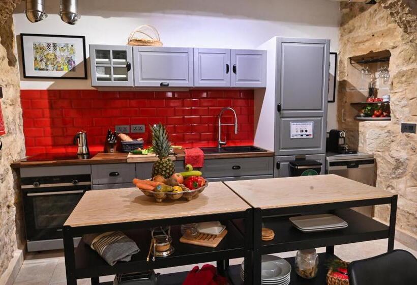 پانسیون Il Luzzu   More Room For You!