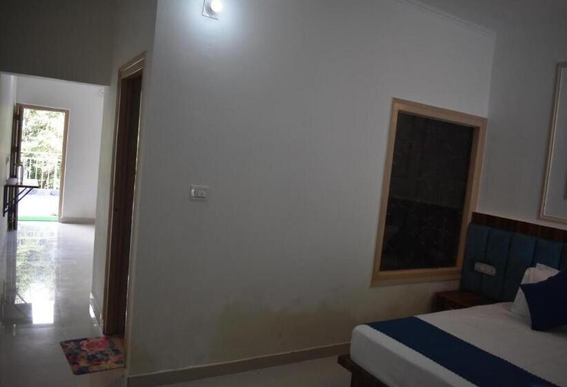 Chopta House Hotel And Restaurant