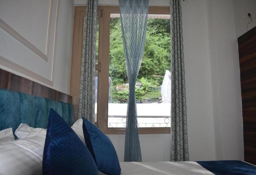 Chopta House Hotel And Restaurant