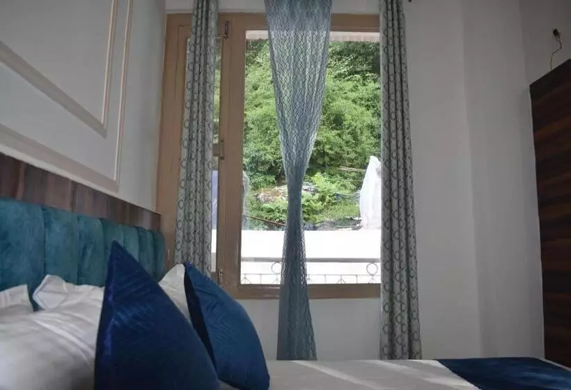 Chopta House Hotel And Restaurant
