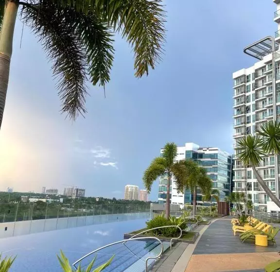 Cozy Condo By The Beach