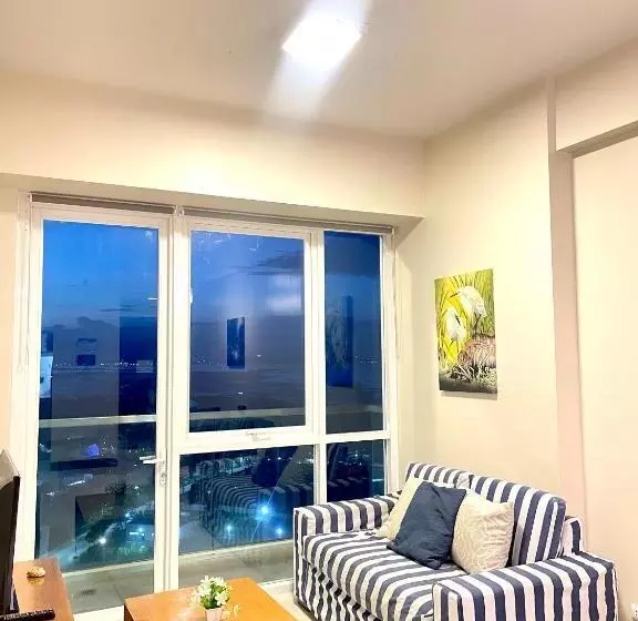 Cozy Condo By The Beach