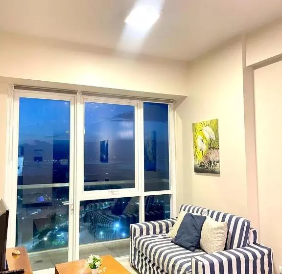 Cozy Condo By The Beach