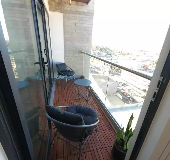 Downtown Apartment With Balcony City View, Gym & Lounge