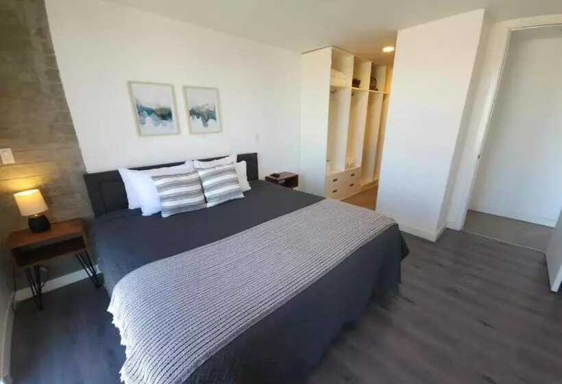 Downtown Apartment With Balcony City View, Gym & Lounge