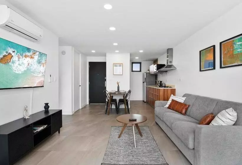 Downtown Apartment With Balcony City View, Gym & Lounge