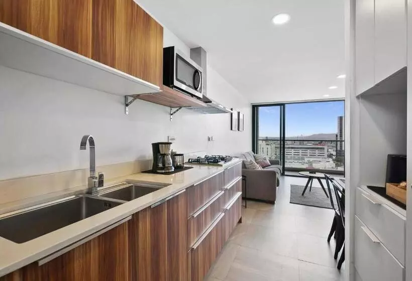 Downtown Apartment With Balcony City View, Gym & Lounge