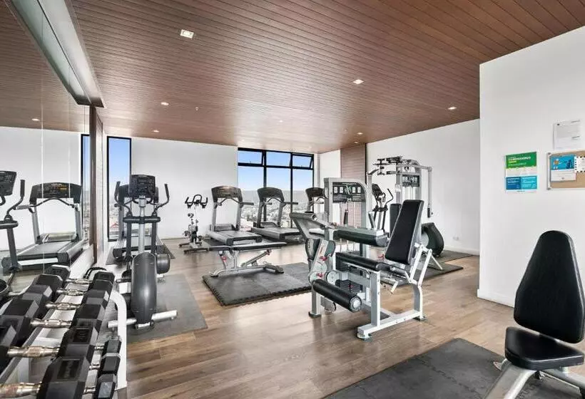 Downtown Apartment With Balcony City View, Gym & Lounge