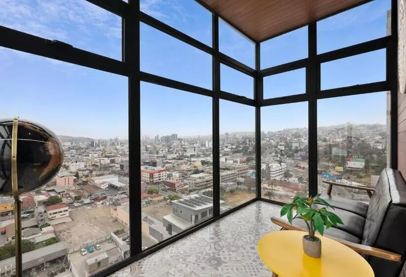 Downtown Apartment With Balcony City View, Gym & Lounge