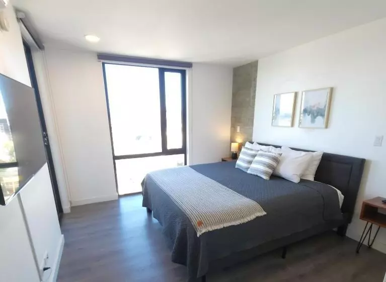 Downtown Apartment With Balcony City View, Gym & Lounge